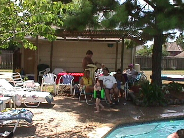 Crowd.jpg (75464 bytes)